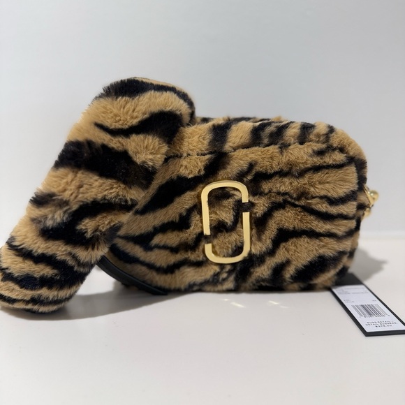 Marc Jacobs Handbags - NWT Marc Jacobs The Snapshot Animal-print Camera Bag In Natural/black